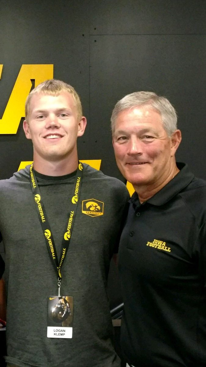 LoganKlemp's tweet photo. Beyond blessed to receive a scholarship offer from the University of Iowa!!!...and extremely excited to announce my commitment to the HAWKEYES!!!!  #Swarm18 #IowaPride ⚫️🐥 https://t.co/efuMjpv4Ce