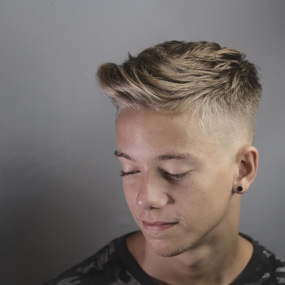 “No existe posibilidad alguna de comprobar cual de las decisiones es la mejor, porque no existe comparación alguna. El hombre lo vive todo a la primera y sin preparación.“
.
.
Facha mi modelo <a href="/nachoo_cp/">ce pe</a> 
.
#barber #uruguay #love #mensfashion #menstyle #menshair #hair #barber