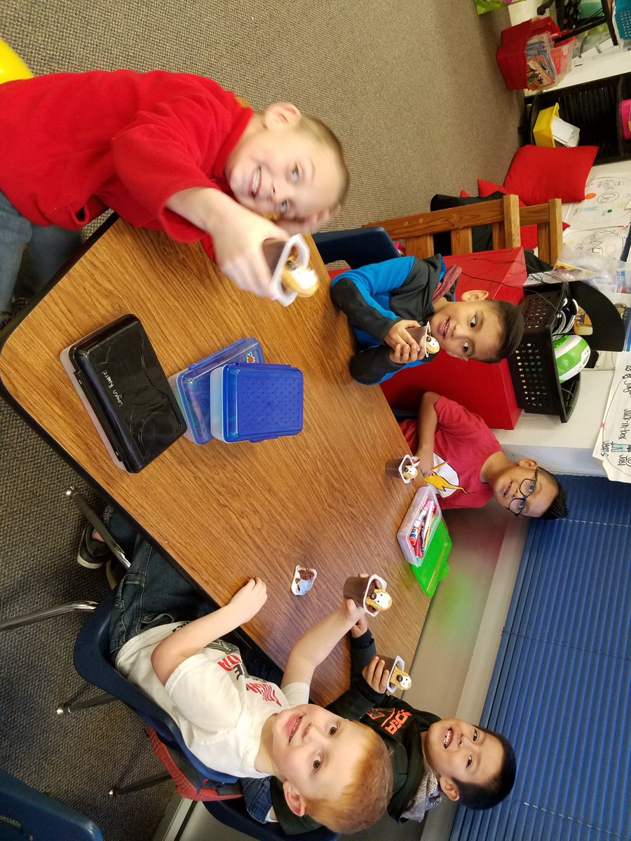 mrs_saramurrell's tweet photo. We enjoyed our Groundhog's day snack today! #Carsonstars https://t.co/7cB2zLl5Qp