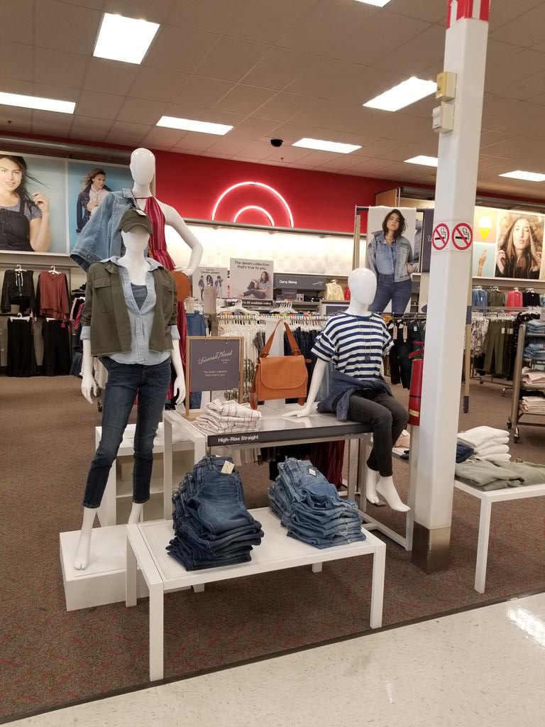 seasaltgypsy's tweet photo. @A4Jackson and I had so much fun setting #UniveralThreads today. #Target #TargetRun #TargetStyle #denim #T757 #Owensboro @salamlazkani https://t.co/1zkuHc2L9k