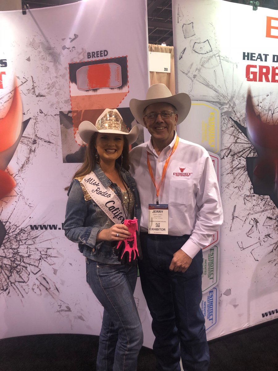 ESTROTECT's tweet image. Sending a BIG @ESTROTECT "Thank You" to @MissRodeoCA for stopping by the booth during @BeefUSA’s #CattleCon18

Even she couldn't wait to get her hands on a pair of our Pink Gloves!

🔥🧤🎀 #beefmeet