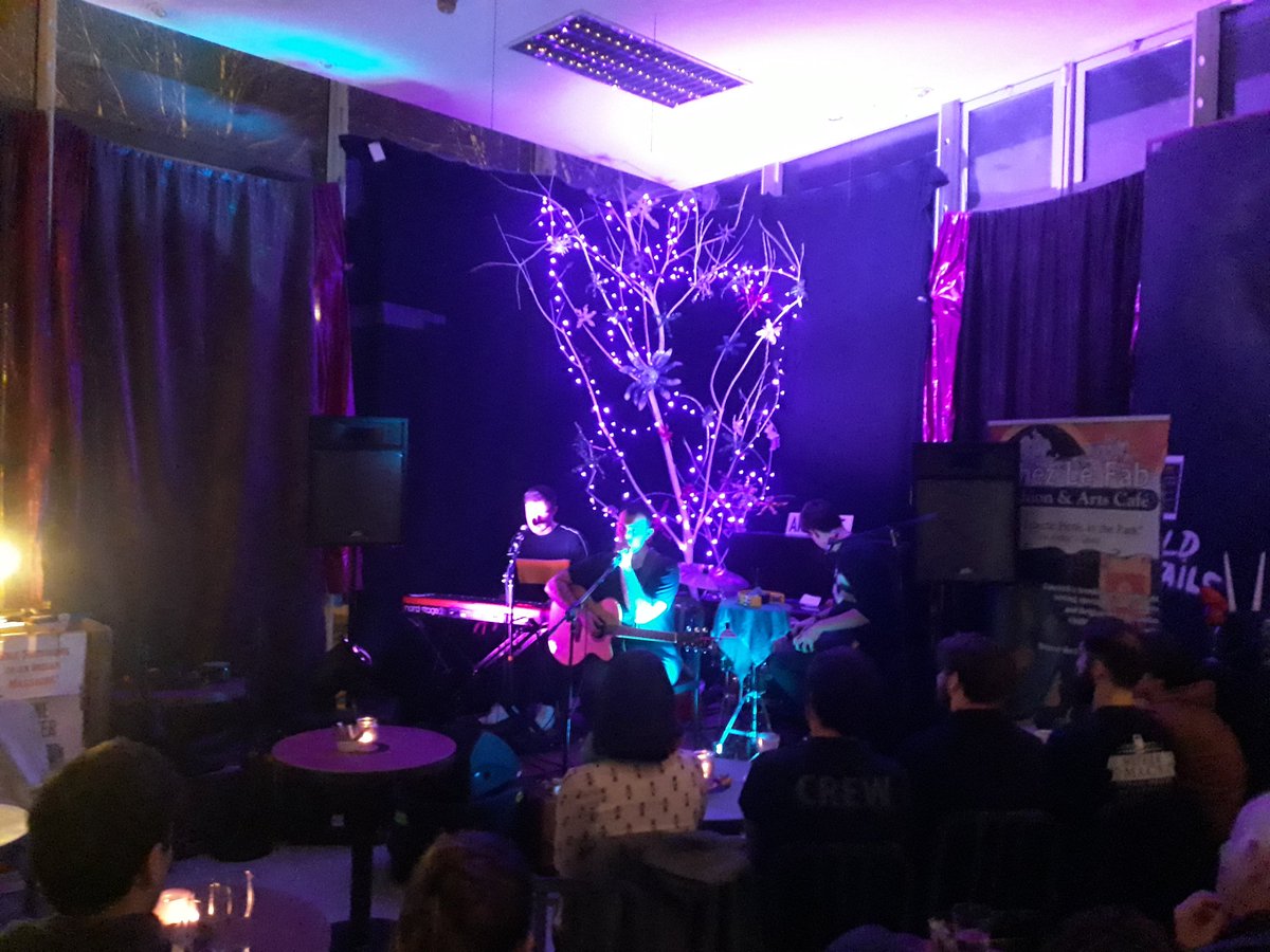 I've been playing the <a href="/BleedingHeartPs/">Bleeding Heart Pigeons</a> since their 1st release &amp; they still amaze me. Great to hear the old stuff acoustically &amp; the new material is very strong. Two superb covers too, 'Dreams' was a stunning tribute to Dolores. Another great <a href="/thomondsessions/">Thomond Sessions</a> in <a href="/Chez_Le_Fab/">Absolutely FAB Events</a> 👏😎