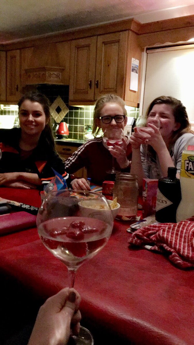 OrlaithBeattie's tweet photo. Gin + Articulate = bad combo 🍸🍸 #reunion  @orladoc @rionalofthouse  @bronagh0904 https://t.co/WdQJlVY1kT