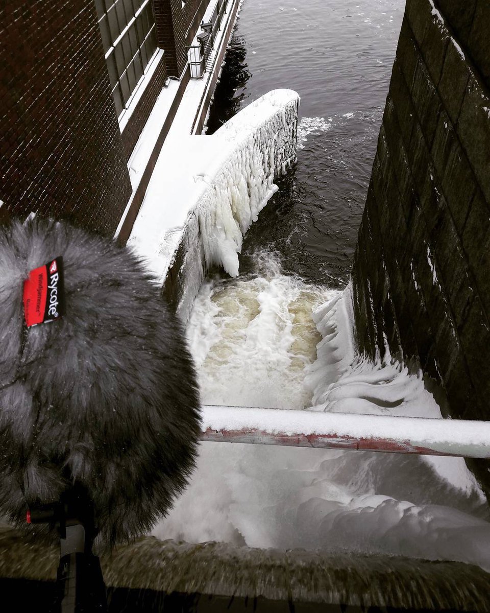 pyrysurvo's tweet photo. Here's a truly freezing cold white noise generator #soundeffects #fieldrecording #sounddesign #rycote #winter #water https://t.co/cGHSYT5RL4