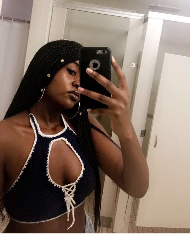 youngjumpah_'s tweet photo. And last but not least her notorious mirror selfies https://t.co/n4nKDPsJh0
