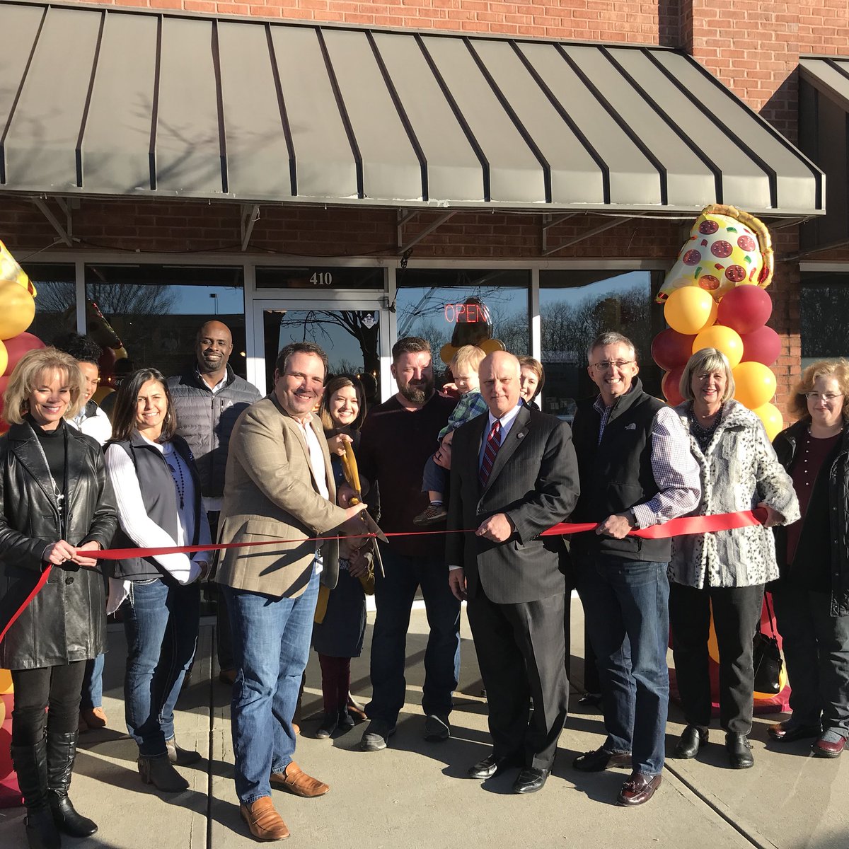 Roswell_Inc's tweet photo. We’re happy to welcome @WildSlicePizza to #RoswellGA! Are you getting your Friday night pizza on? Check them out! 🍕 #PizzaFriday #RibbonCutting #GrandOpening #NewBusiness #Welcome2Roswell https://t.co/3WkfYa3y3Q