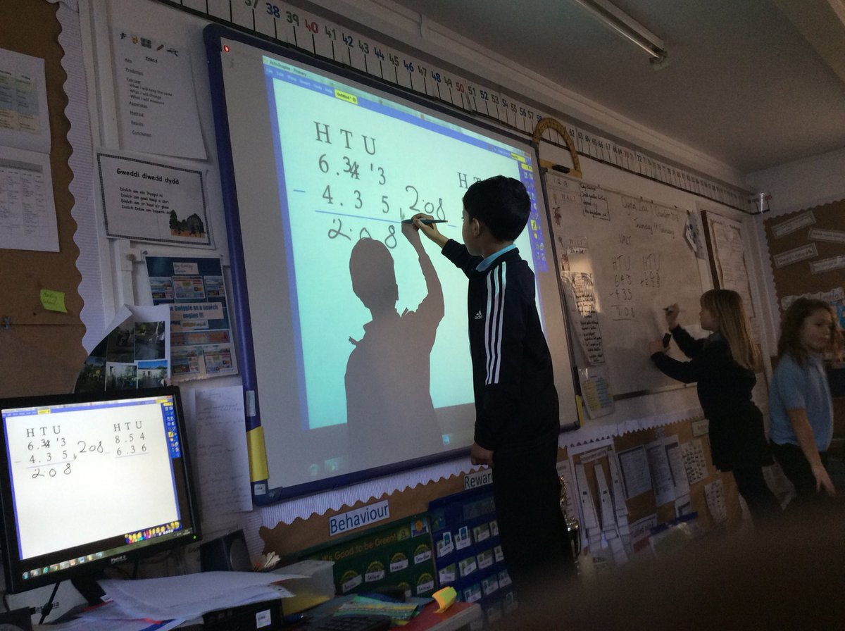 year4_bp's tweet photo. Checking take away calculations using addition for amounts under £10.00 https://t.co/IyTcJ8zB6K