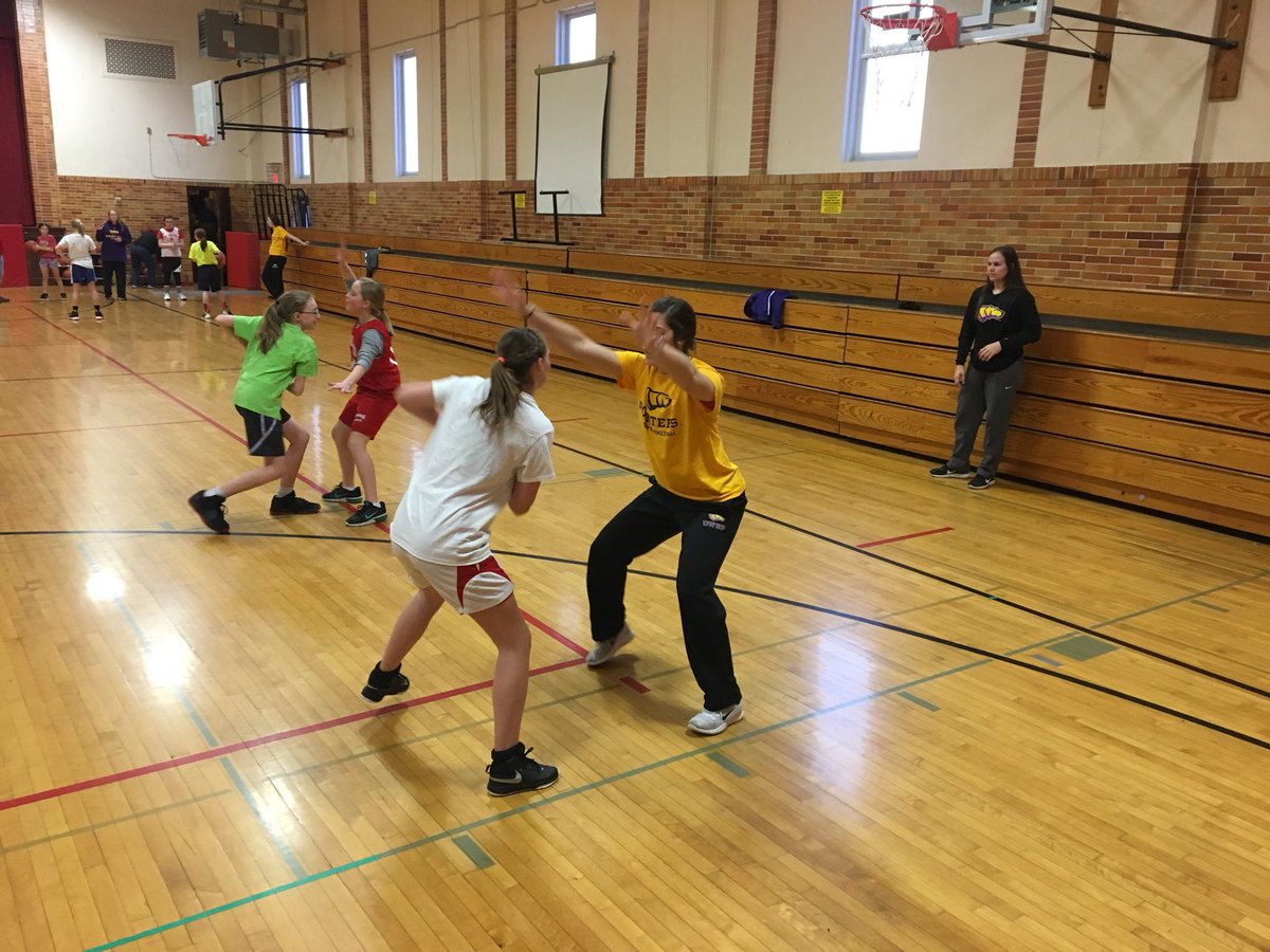adamoz52's tweet photo. Great turnout today of future @PacelliGBB players! Thanks to @UWSPWBB for coming out to help teach our youth program #futurecards https://t.co/eClwaTSwND