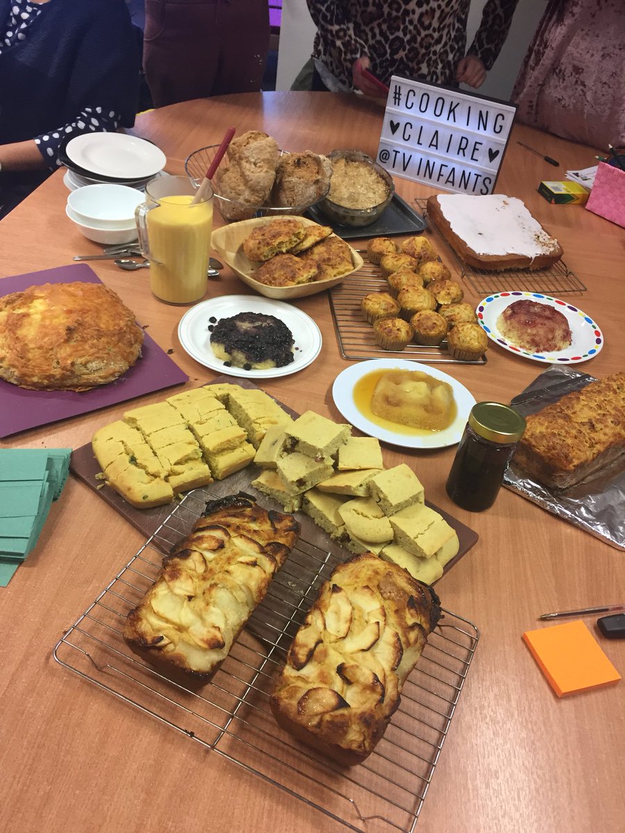 ClaireSmith_42's tweet photo. #epic #cookingwithclaire @TVInfants #carb #attack #BakeItTogether had some amazing help & 3 #firsttimeever #bakers who were off to @asda to get #tottenhamcake #ingredients after their #success this morning #hardworkpaysoff #practicemakesperfect https://t.co/U6nE9miSla