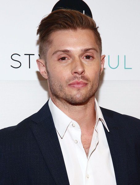 #FearTWD is adding <a href="/theEvanGamble/">Evan Gamble</a> from #VampireDiaries for Season 4! Would you rather fight a walker or vampire? bit.ly/FearGamble