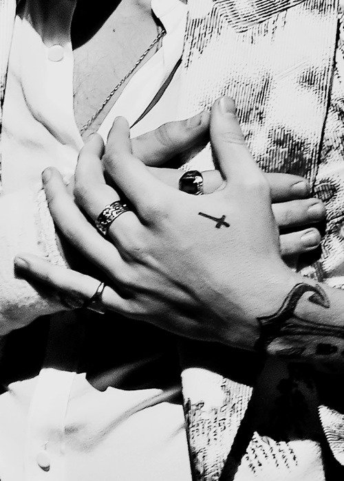 Me gustaría conocer a alguien que no vea lo bueno de mi, sino, vea lo malo y podrido que estoy y aun asi piense que valga la pena.