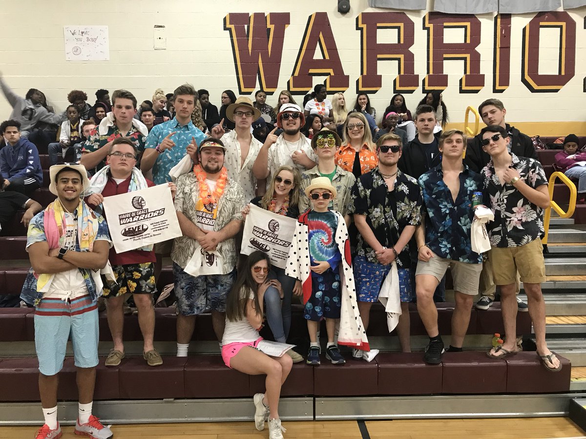 WarriorAthletic's tweet photo. Tropical night!  Varsity boys vs Bo Manor about to tip off. https://t.co/RZKthOhkqZ