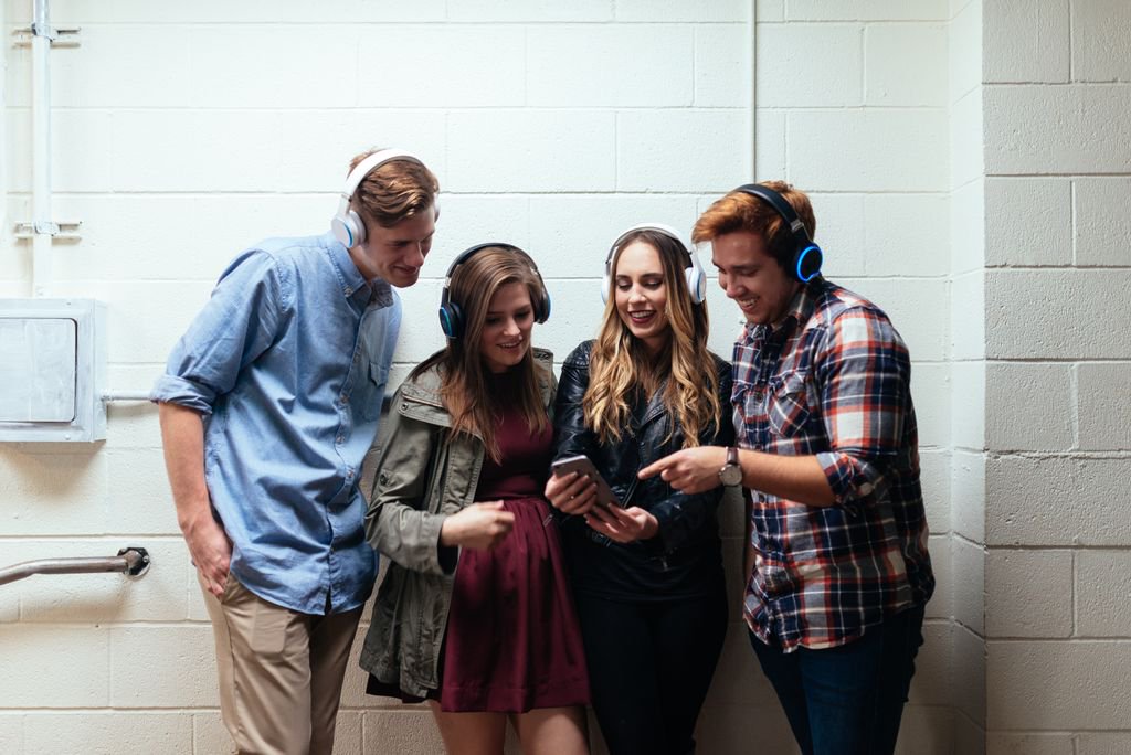 With wireless audio sharing on your Arc, enjoy movies and music with your friends anywhere! #kickstarter #audio #style