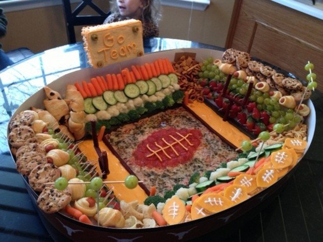ListingLizard's tweet photo. Who will win the Superbowl. Philadelphia Eagles or New England Patriots? Most importantly, who's having a Superbowl party with plenty of food like this? If so, send us some pics on FACEBOOK. Your creativity just may win a pair of Houston Livestock &amp; Rodeo Tickets. 
#ListingLizard https://t.co/ZIKBeoYP9P