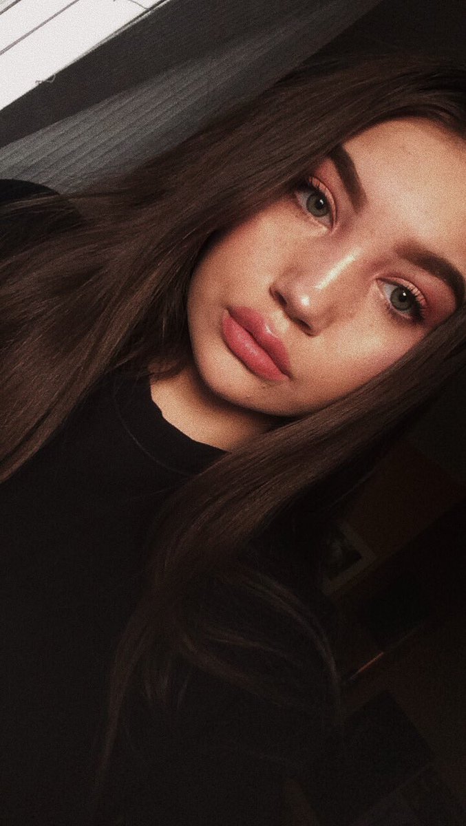 ethansdaisy's tweet photo. ily tons babe @ShawnMendes #SelfieForShawn https://t.co/avozeKcooG