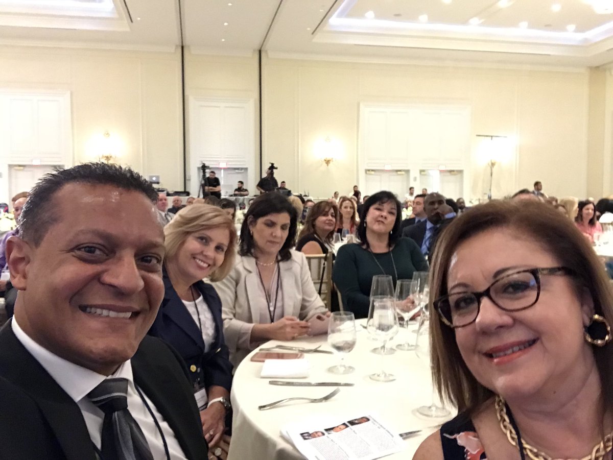 JorgeSellsFL's tweet image. Having a great time at the 2018 Inaugural &amp;amp; Awards Celebration  #inaugural2018 #fsr #firstservicerealty #miamirealtors #realtor #realestate #jorgesellsflorida