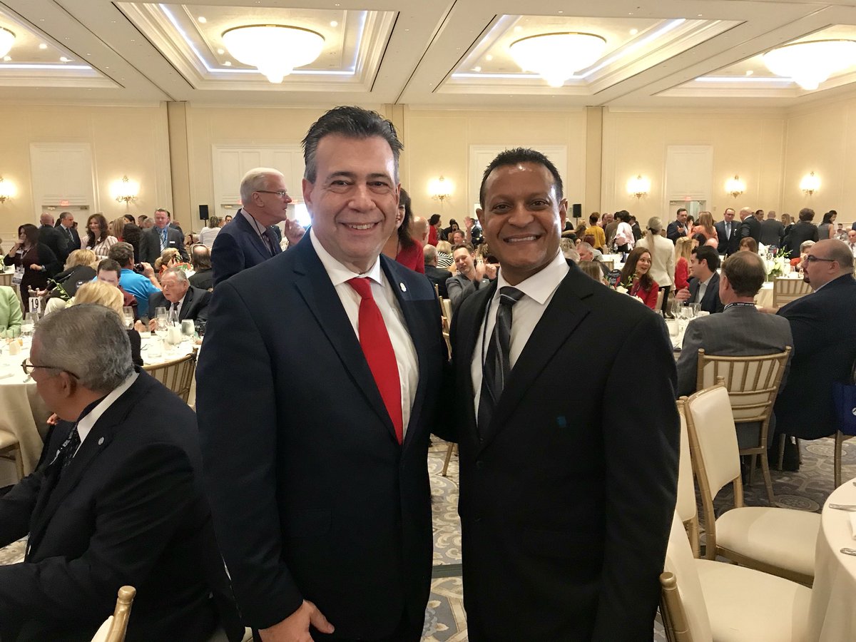 JorgeSellsFL's tweet image. Having a great time at the 2018 Inaugural &amp;amp; Awards Celebration  #inaugural2018 #fsr #firstservicerealty #miamirealtors #realtor #realestate #jorgesellsflorida