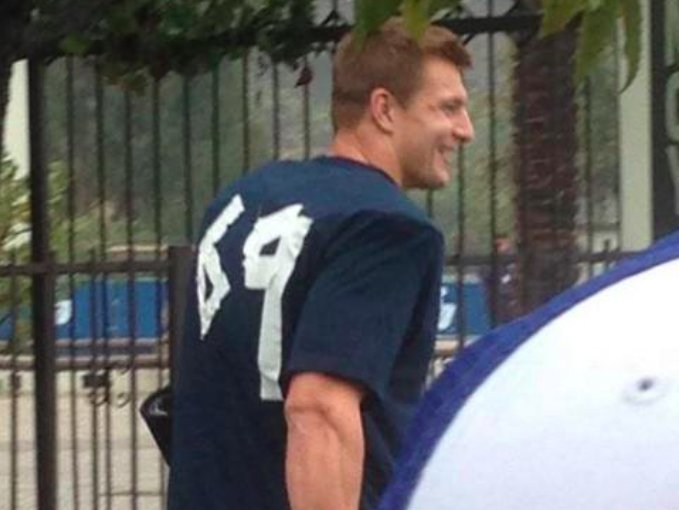 bustedcoverage's tweet photo. Gronk, keeping his brand strong, will have exactly 69 friends and family members in attendance for the Super Bowl on Sunday https://t.co/iyLcKOii76 https://t.co/5hAhQdV17w
