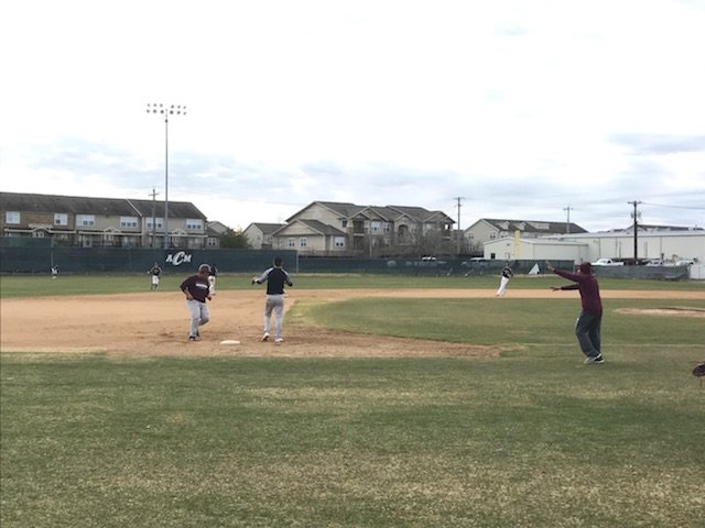 ConsolBaseball's tweet photo. Great night at Tiger Field for our 3-way intra-squad! Thanks to the parents for the help and to @HEB at #TowerPoint for the food! @AMCHSWeb https://t.co/StRbAhS4Gu