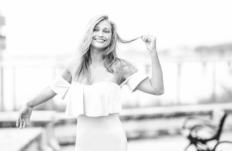 TiffanyAshton_'s tweet image. All smiles because of my NEW SHOW DATES!! Follow the link in my bio to my Spotify page to see the latest concert updates - more dates to come soon ❤️