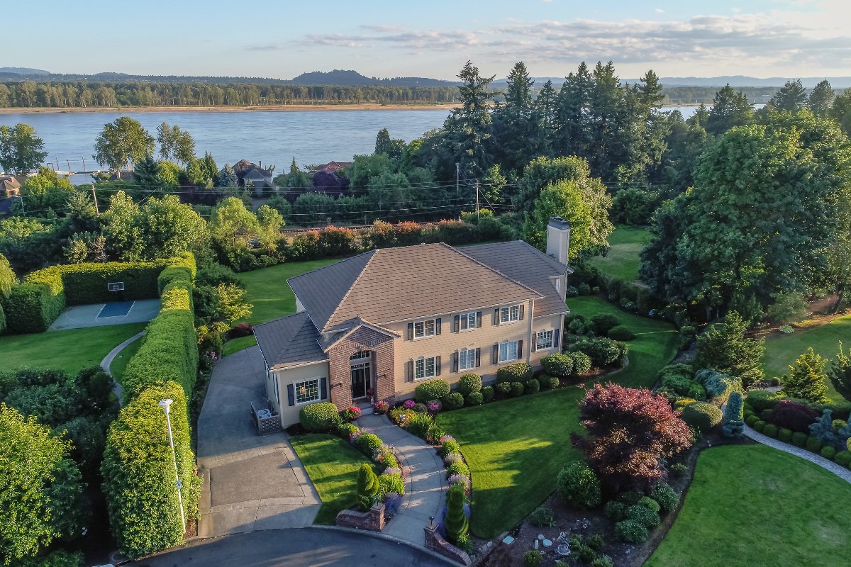 DesmondWLee's tweet photo. It’s been an explosive few years for Seattle home prices. https://t.co/wCTr0sn0zQ https://t.co/lhI7Ee1as5