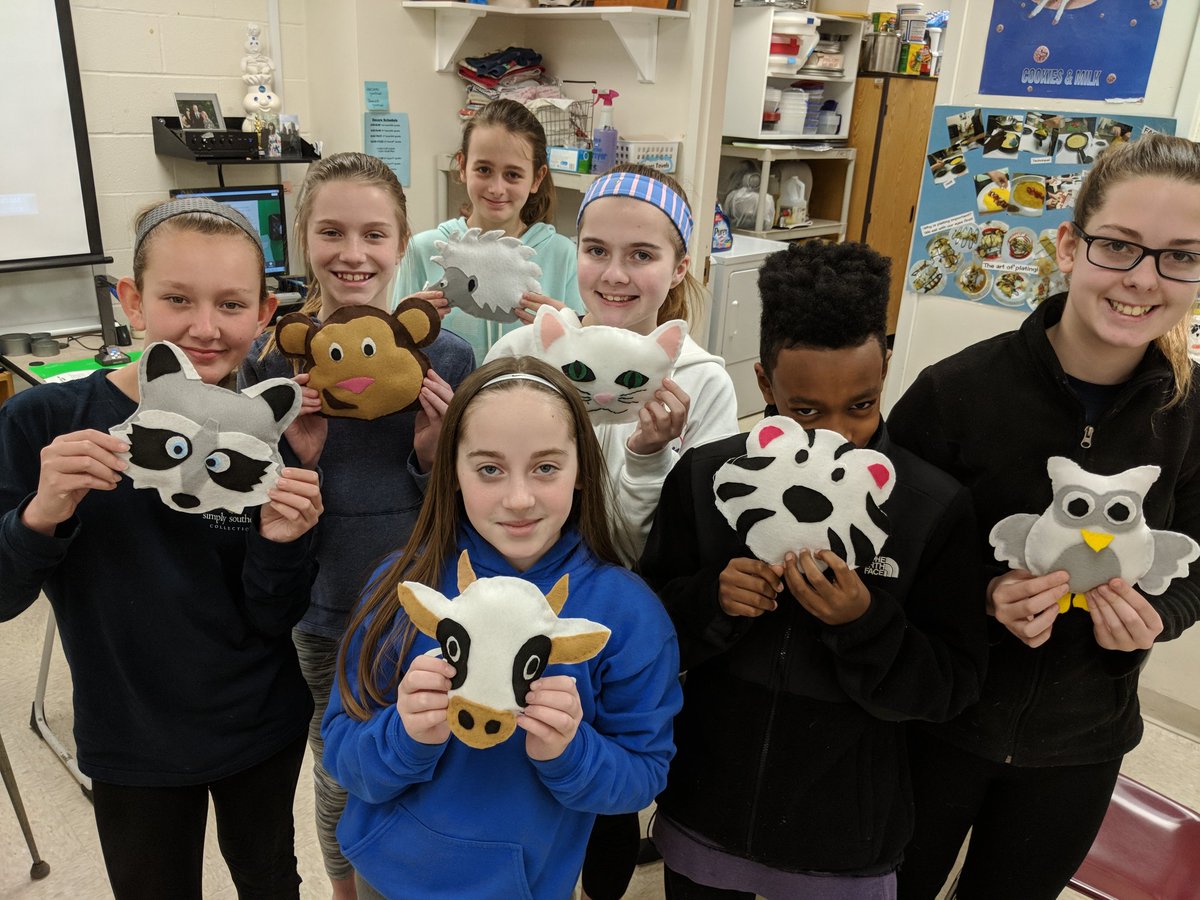 MoesleinFACS's tweet photo. The rewards of patience, fine motor skills, planning, reasoning, flexibility, and hand eye coordination.@BernardMiddle @MehlvilleSD #patriotpower https://t.co/uvYvMNEva6