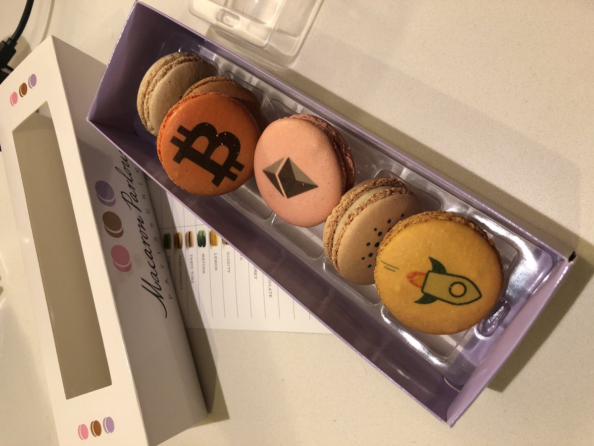 katherinewu's tweet photo. Ending the week with #crypto macarons 🤯🤯 Thanks @MacaronParlour!! https://t.co/z2jFwBJBGR