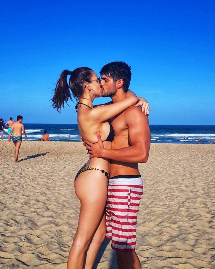 chamelt0car's tweet photo. casalzão que chama né? SE JOGA JESSICA BIG BRUXA BRASIL https://t.co/FhRcrzzm7g