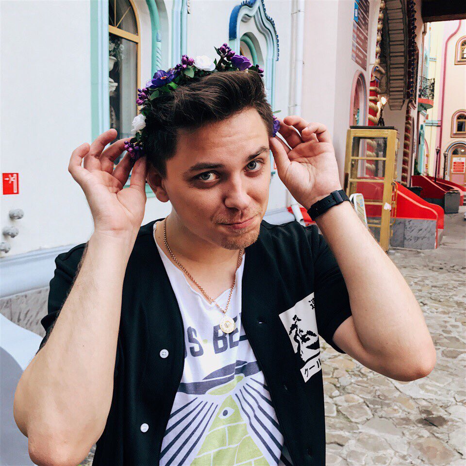 Топ блоггер года. Евгений попадинец. Ботан брайан. Топа евгений попадинец. Топ блоггер года.