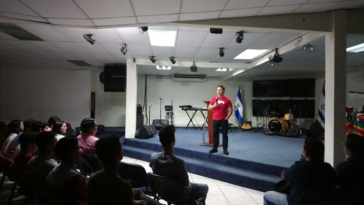 AlanOswel's tweet photo. CompazDestiny recibiendo una Palabra y motivación como ministros de Alabanza! @PastorVladimir #SoloEnCompaz https://t.co/unfm8WW8lQ