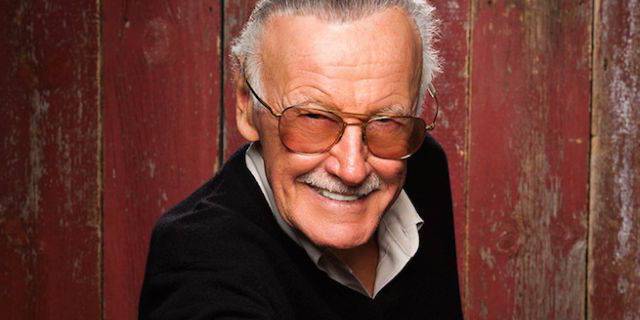 CiFUTuite's tweet photo. Stan Lee | A lenda dos quadrinhos tem alta de hospital https://t.co/FH1EKzYfer https://t.co/RsOI28eZL8