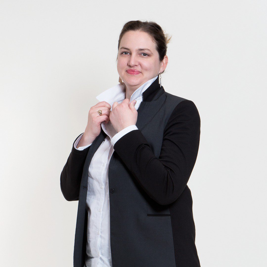 frogdesign's tweet photo. Janet Yellen, @frogdesign pops our collar to you! Thank you for charting a confident course through turbulent economic times &amp; for the tremendous example you set for #WomenInSTEM as the first woman Chair of the U.S. Federal Reserve #PopYourCollar @FederalReserve @USCurrency https://t.co/FirJFJJxkX
