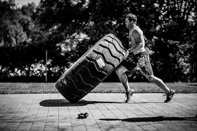 JordanSamuel78's tweet photo. Sometimes shit gets heavy...you still gotta move through it
.
📸: @jordansamuelphoto
.
My dude @pete_od on that #FBF back in Canton
#TireFlip #CrossFit #Twitter #Fitness #FrabreezBrothers https://t.co/9gjWkeiUjW