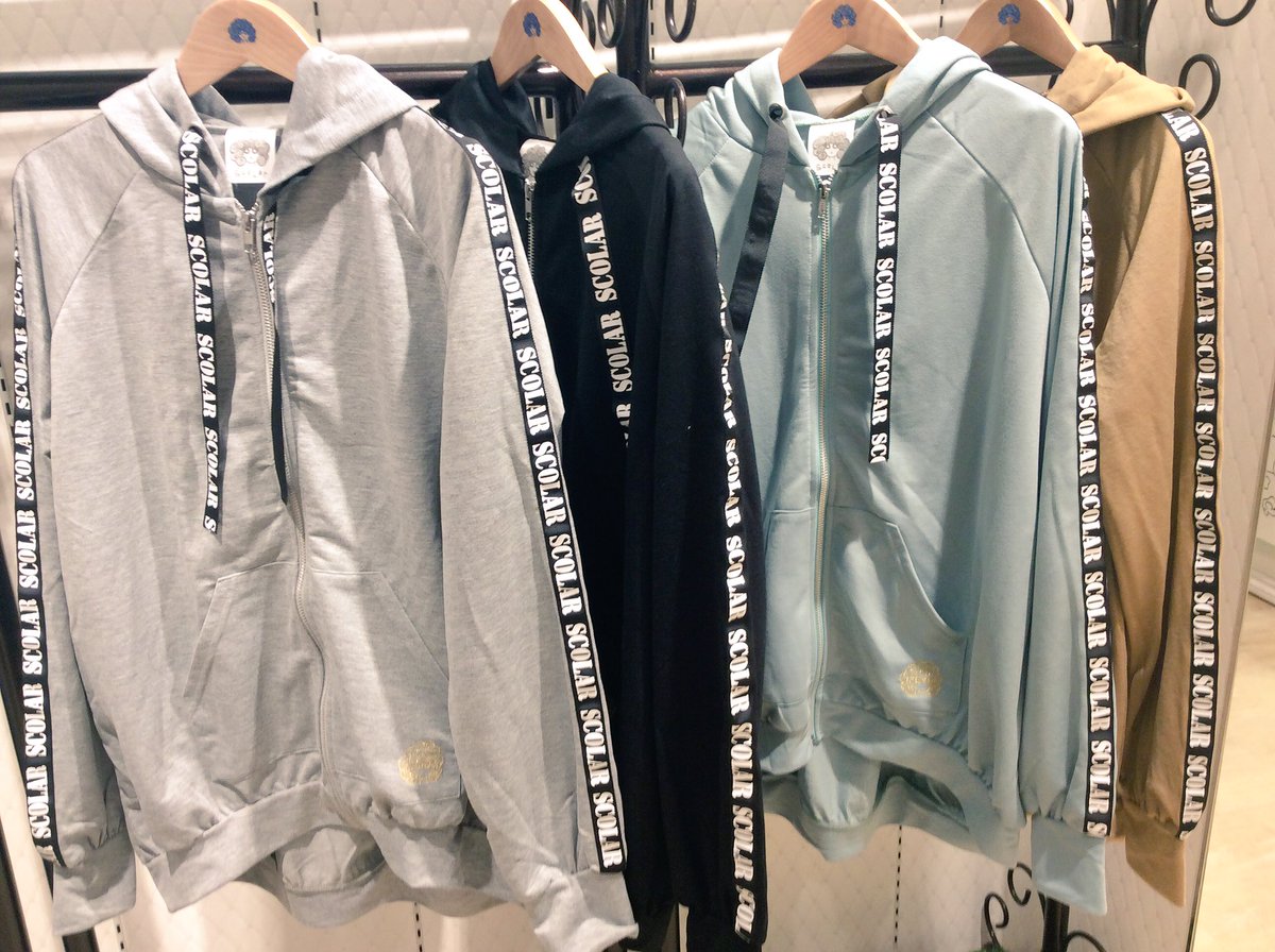 scolar_a_solaha's tweet photo. おはようございます☀️スカラーあべのソラハ店オープンいたしました(*⁰▿⁰*)本日のおすすめコーデはこちら👗✨スカラーらしい総柄のアートワンピースにはシンプルなパーカーを合わせて柄を引き立たせましょう(*´꒳`*)🎨💕さりげないスカラ子ちゃんの刺繍もたまりません◎！ https://t.co/HHeBOpzSQD