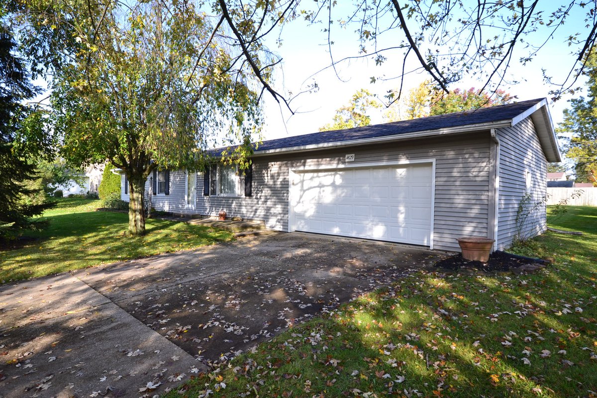 bradmstucker's tweet image. Open House Sunday, February 4, from 1-4 p.m. at 4829 Madiera Drive. You will love this northeast ranch on a full basement. The home has 3 bedrooms, 2 full baths, a .35 acre lot, and an over-sized garage. Click on the link for more pictures and information: goo.gl/8HTuzU