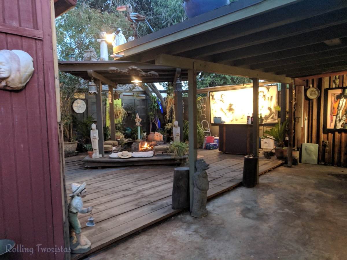 Rolling2ristas's tweet photo. Had a great time at a #CubanSoirée with #Cigars, #rum, #music and #art at the house (#gallery like) of artist #DermotBegley who hosted this awesome evening among his friends and art connoisseurs.

#RollingTworistas 
#JustinRegis @viaregis #VangeTapia @VangeTapia https://t.co/Vi4mZxDbre