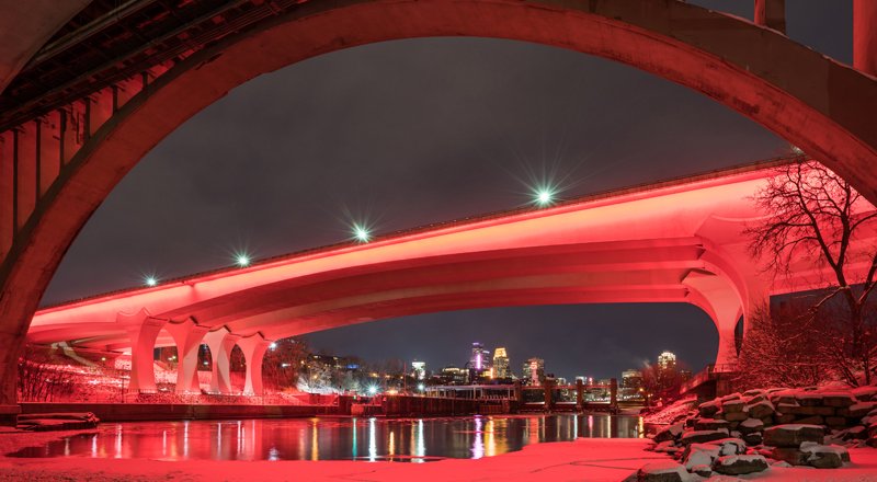 SignifyUSA's tweet image. During the big game, the I-35W Bridge will feature a bright red light display when a team crosses the 20 yard line and is on the verge of scoring. When a team scores, the lights will change to the scoring team’s colors. 
applications.nam.lighting.philips.com/blog/index.php… #BoldNorth