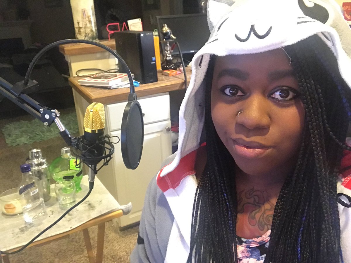 AhAhAmber's tweet photo. It’s Friday! Let’s drink #mintmountain! Going live now! Come hang out with me and possibly get drunk with me. #twitch #twitchtv #irl #twitchkittens #InceptionEsports @TwerkTeamHQ #vodka #alienbae #overwatch #livestreaming #onesie https://t.co/uJoIfgfXYT