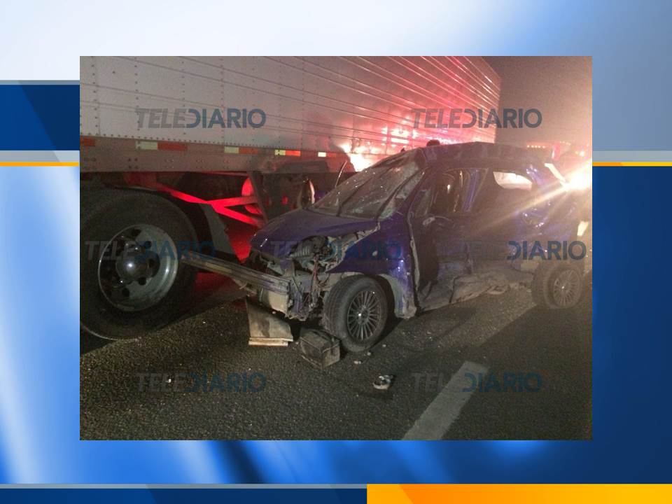 TDReynosa's tweet photo. Fallece conductora del vehículo matiz tras chocar contra un trailer en la avenida puente Pharr en #Reynosa, autoridades en el área. https://t.co/nO02GomgL8