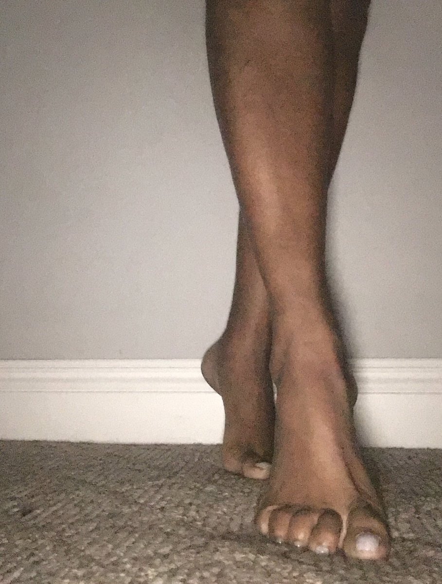 GingerGoFigure's tweet image. Foot fetish Friday anyone? #footfetish #foot #footfetishFriday #FFF #QueenHoodoo