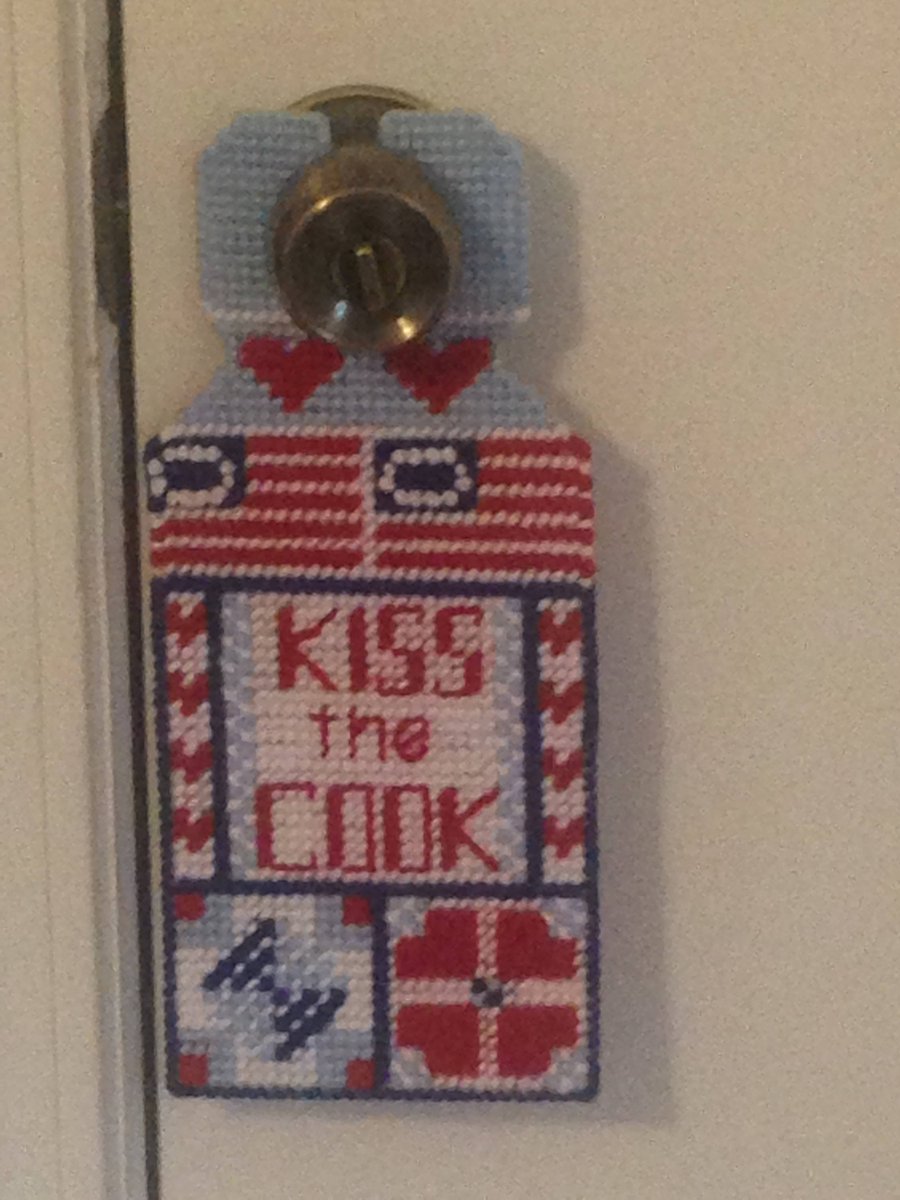 shanayscreation's tweet photo. Thanks for the great review Melissa R. ★★★★★! https://t.co/dIz9FG2t95 #etsy #housewares #homedecor #independenceday #kissthecook #doorhanger #plasticcanvas #needlepointitem #kissthecooksign #summerdoorhanger https://t.co/L1WA8bw8wI