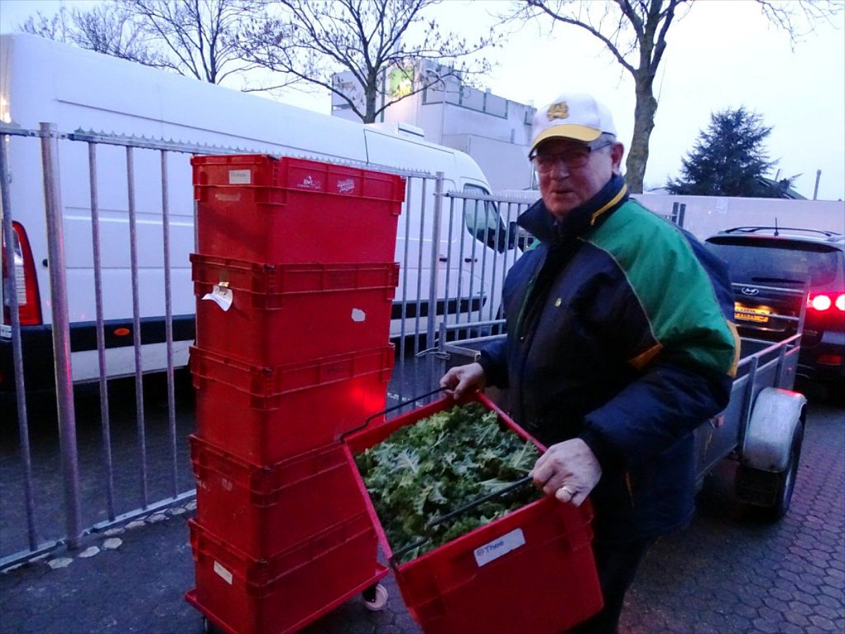 StHubertusGLD's tweet photo. Schutterij #StIsidorus levert laatste #groenten aan #voedselbank
https://t.co/aZPDfbjqk8
#Schutterij @StIsidorus @OudDijk @Landjuweel2017 @Schutterskring #Didam @gem_montferland @provgelderland #VoedselbankMontferland https://t.co/eZSksv2UiF