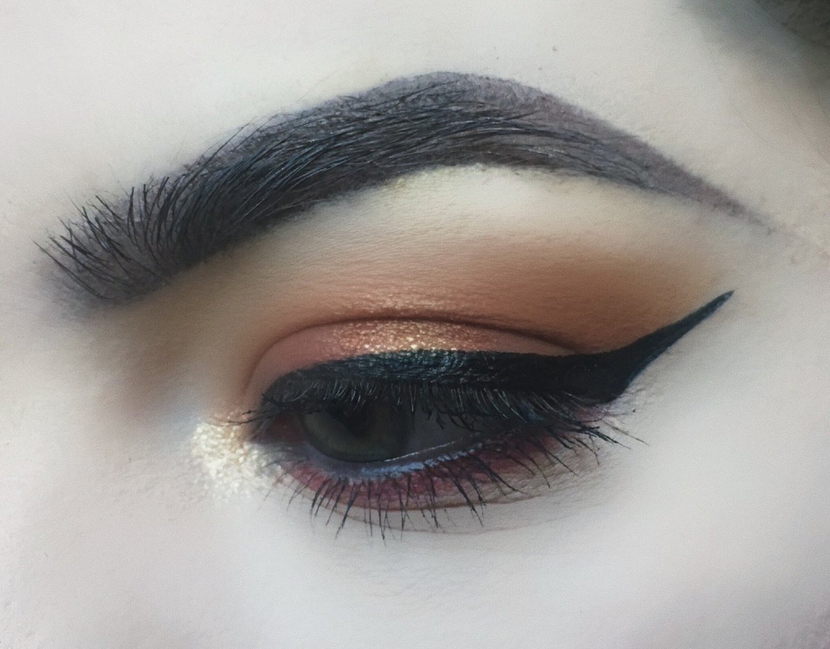hvliee's tweet photo. 4 looks from @MorpheBrushes #35O2 ❣️ #morphe Check out my Instagram @haliexdeniomakeup for more ❣️ https://t.co/DQHMsvYRps
