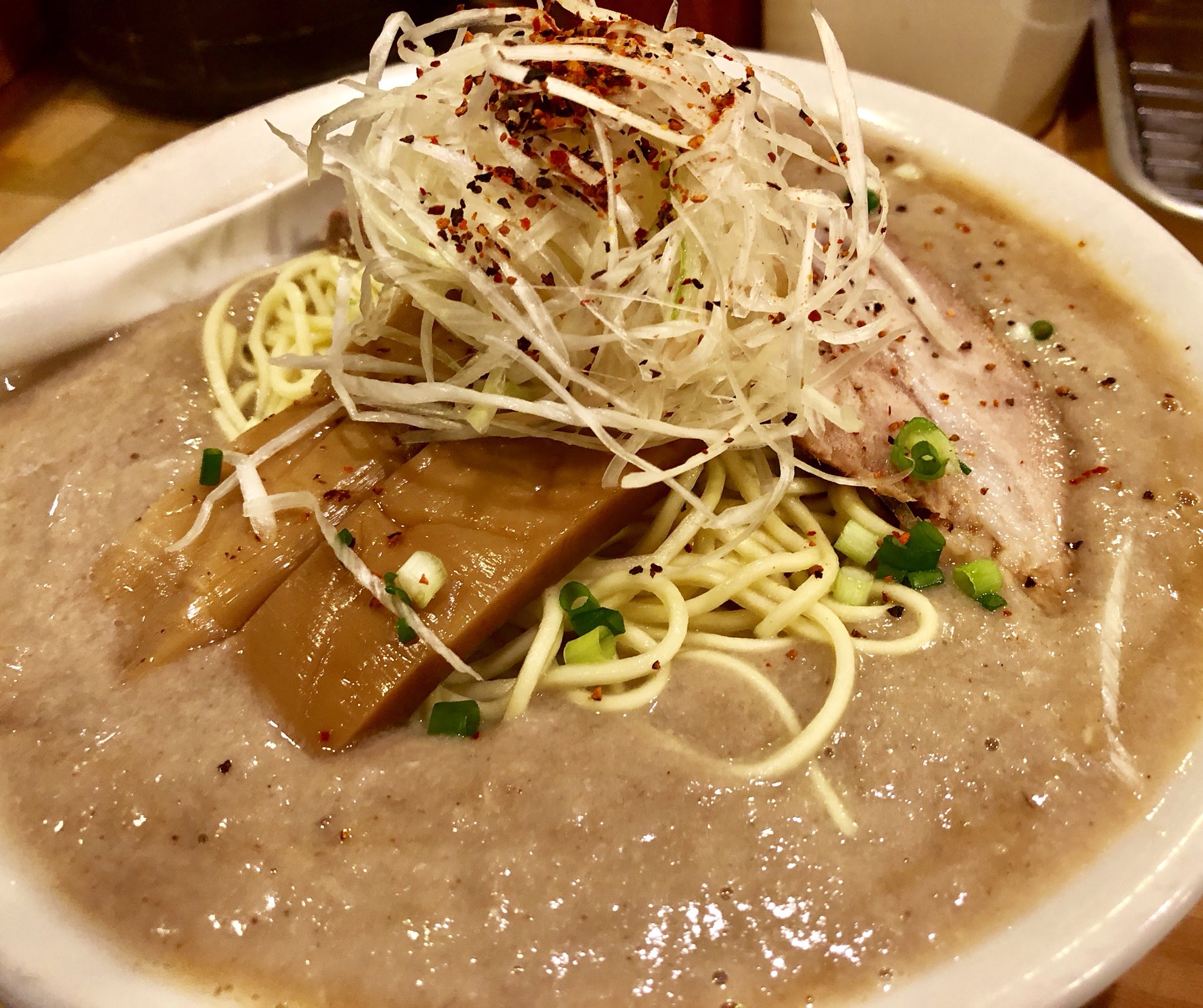 ロカフレ در توییتر 京都一 ドロドロ濃厚なラーメンを食べてみたくはありませんか スープはドロドロ 過ぎて箸が立ちますし もちろんススることはできません こんなラーメンが京都一乗寺に存在するのです 極鶏 Gokkei っていうんですけどね ロカフレ در توییتر 京都一 ドロドロ濃厚なラーメンを食べてみたくはありませんか スープはドロドロ 過ぎて箸が立ちますし もちろんススることはできません こんなラーメンが京都一乗寺に存在するのです 極鶏 Gokkei っていうんですけどね