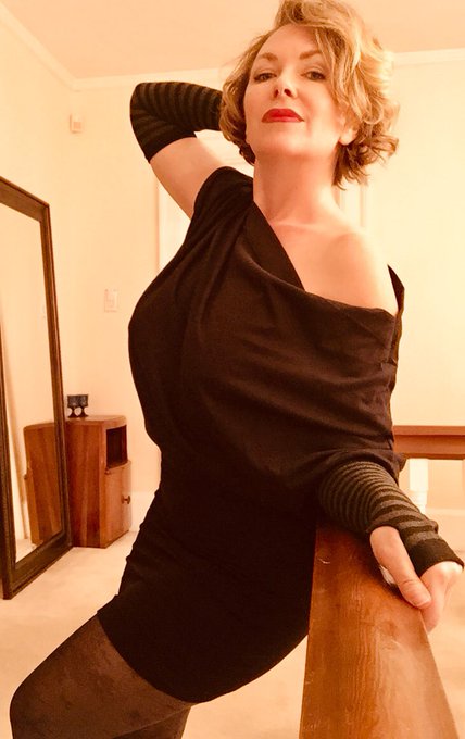 I&rsquo;m done work for the day...out for an evening on the town. xo https://t.co/G2hewtGpnQ<a href="/tag/milf"class="tags"><span>#milf</span></a>