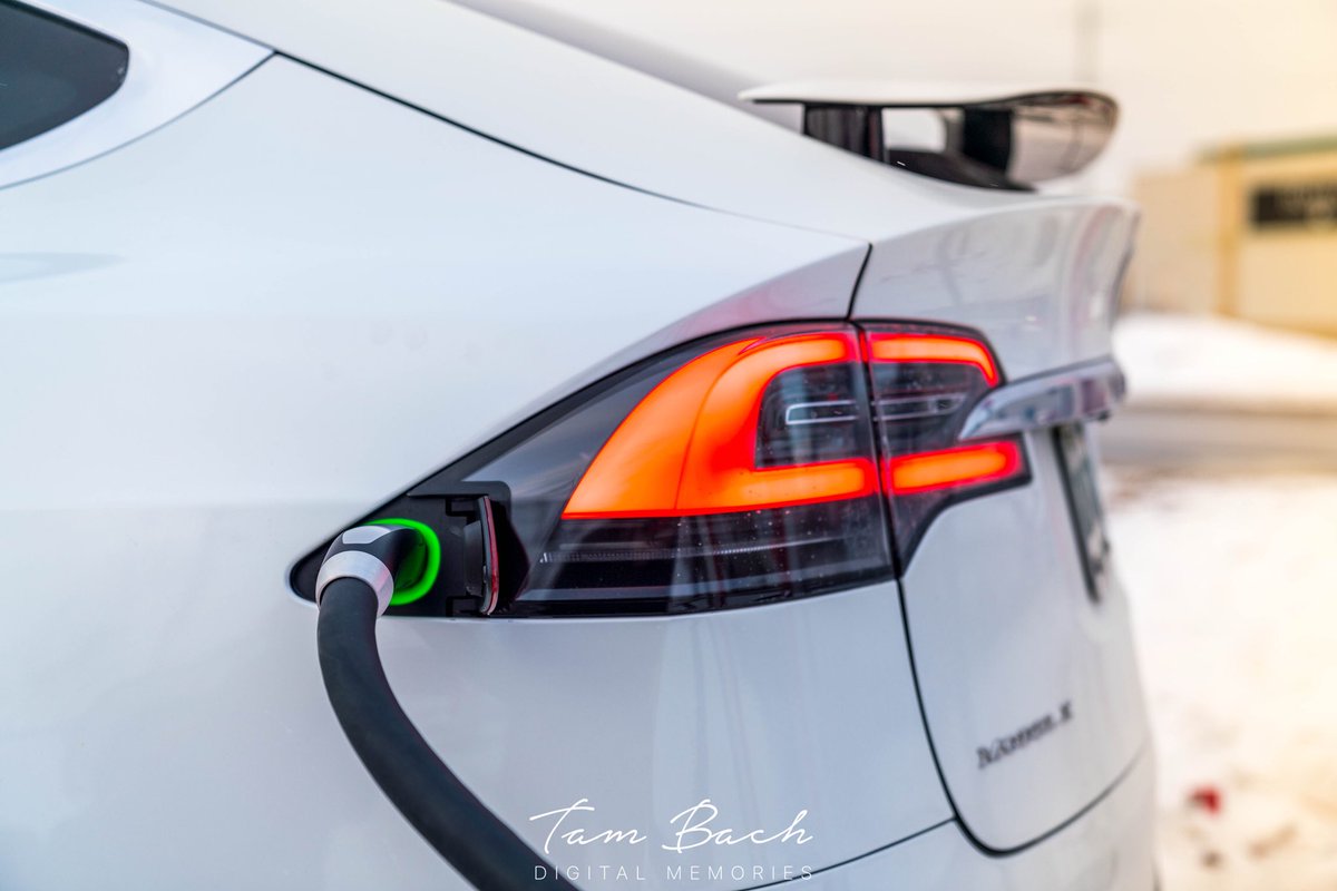 TeslaXperience's tweet photo. Cambridge, ON Supercharger now open! 16 Stalls. #Tesla #Supercharger https://t.co/7GEvKiaoZF