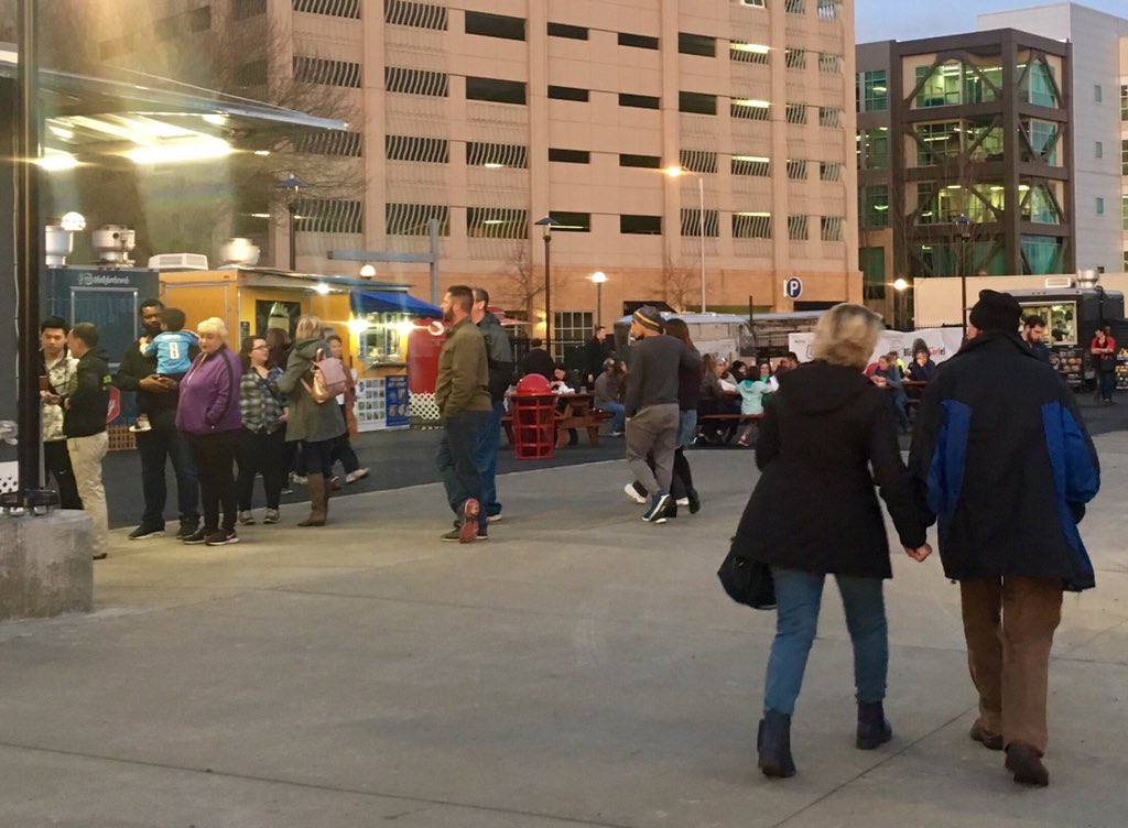 KCookKGW's tweet photo. People of Beaverton, behold your first ever food cart pod! BG's Food Cartel is now open. First impressions: clean, vibrant and the empanadas from Abuela Chona are OUT OF THIS WORLD! https://t.co/FBQbqqSooj