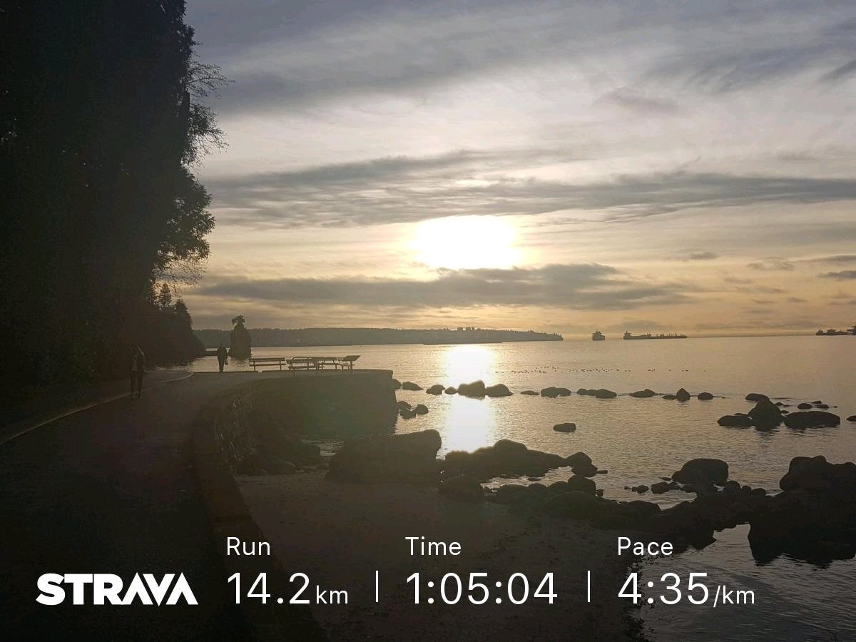 Shane_Mills's tweet photo. #stanleyparkseawall #fridayrun accomplished with no precipitation. Not going to pretend otherwise, #daviestreet nearly killed me. #runninglife #steepfinish #yvrrun #runningweather https://t.co/s9H6GAGwmQ