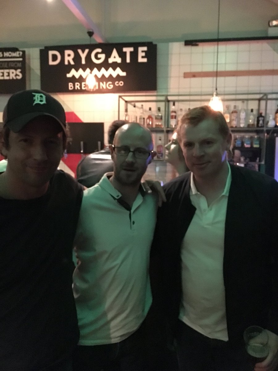 GiggsyBlantyre's tweet photo. Watching Green Street @maccageezer - any excuse to stick these up. Met Ross (gentleman) and Neil Francis Lennon (and a lot of others) after Henke/Lubo Match at Drygate. Brilliant night, cheers for the photo’s Ross. 🍀 https://t.co/NNR1mJbnkp
