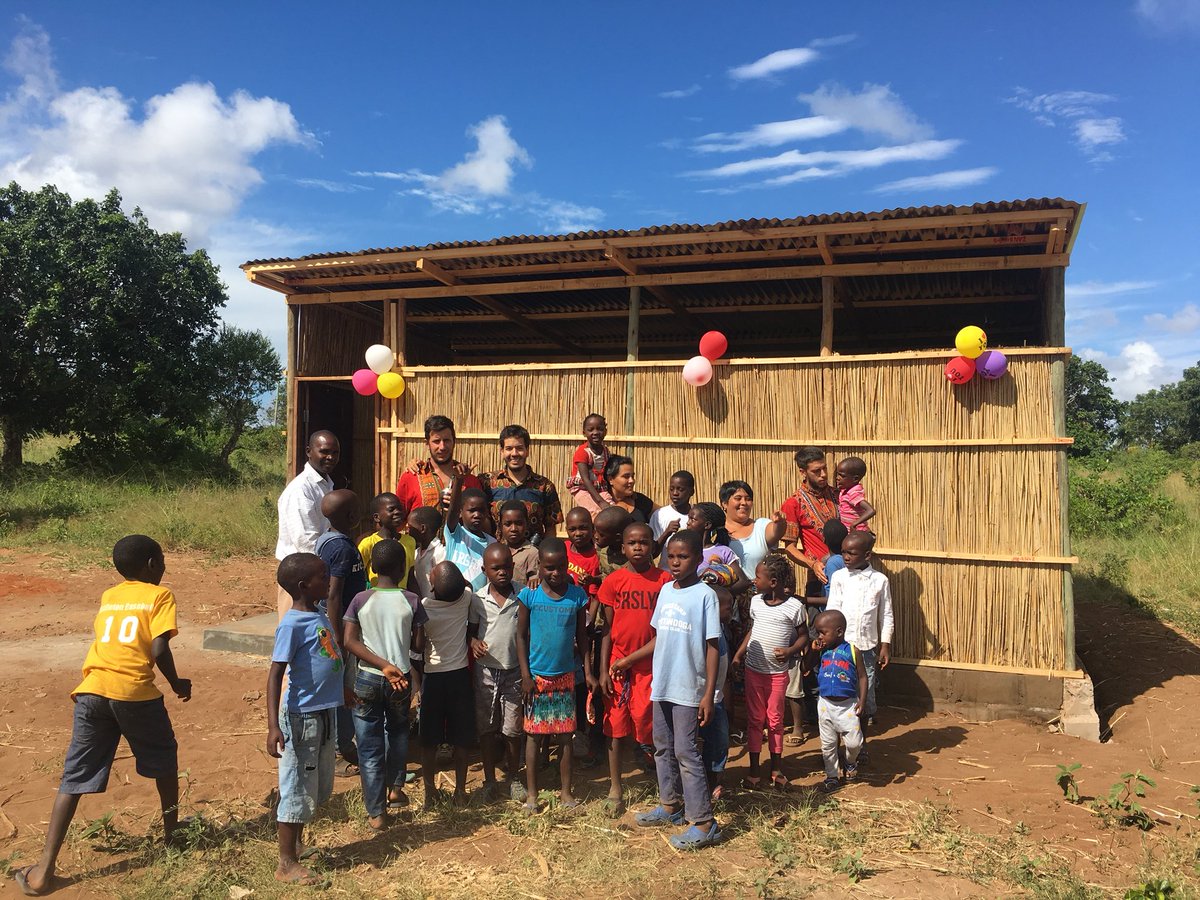 SomosDelMundoAC's tweet photo. Cerró la primera etapa de este verano, con 8 nuevas aulas en 5 escuelas rurales. El próximo lunes llegan nuevos voluntarios a #Mozambique para seguir trabajando #EstamosJuntos #TrabajoEnUnión https://t.co/LGRGQUc4fR